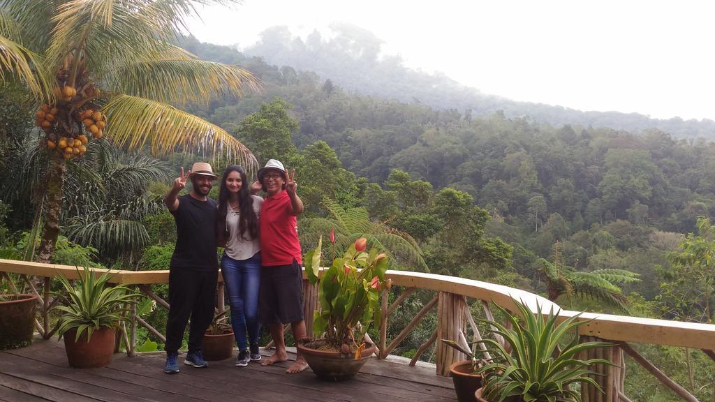 Dwan Tea Mountain Side Bed & Breakfast Jatiluwih Exterior photo